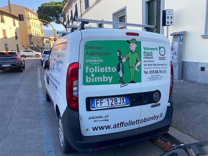 mezzo per la consegna dei prodotti di atf srl sullcitta di firenze