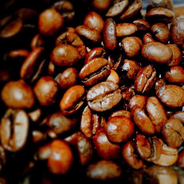 immagine del caffè in grani da torrefazione artigiana